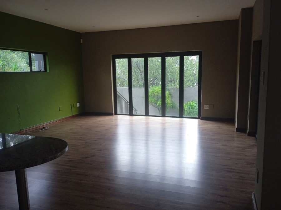 To Let 5 Bedroom Property for Rent in Xanadu North West